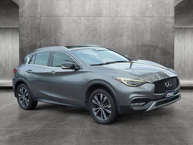 2017 INFINITI QX30 Premium