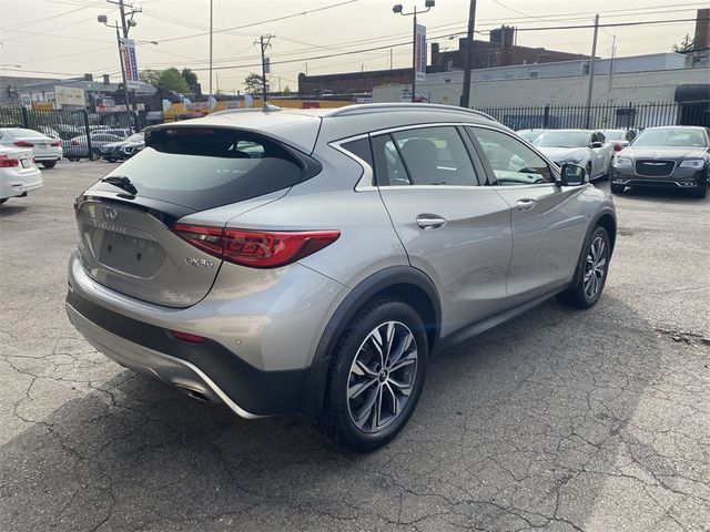 2017 INFINITI QX30 Premium