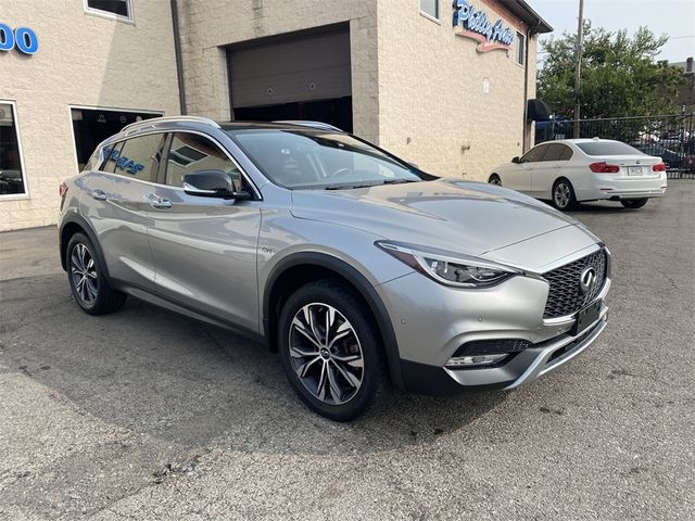 2017 INFINITI QX30 Premium