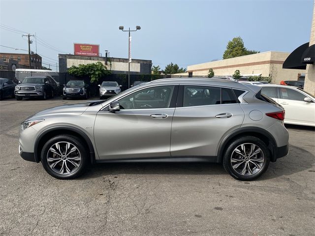 2017 INFINITI QX30 Premium