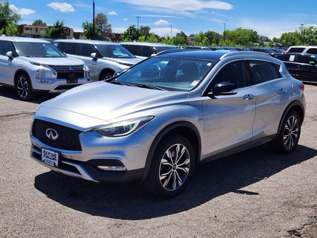 2017 INFINITI QX30 Premium