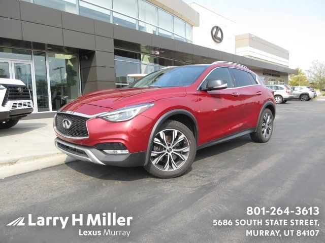 2017 INFINITI QX30 Premium