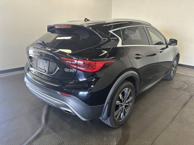 2017 INFINITI QX30 Premium