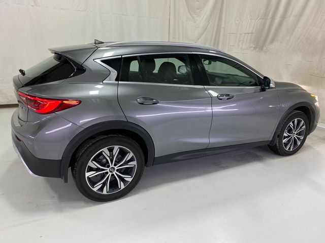 2017 INFINITI QX30 Premium