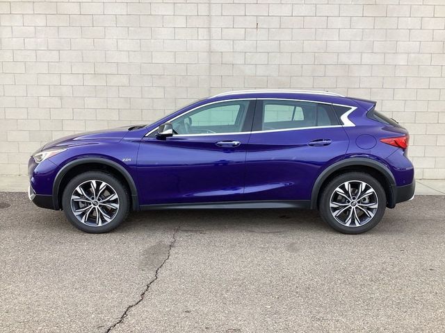 2017 INFINITI QX30 Premium