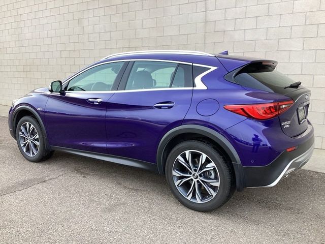 2017 INFINITI QX30 Premium