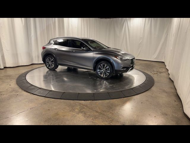 2017 INFINITI QX30 Premium