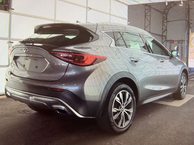 2017 INFINITI QX30 Premium