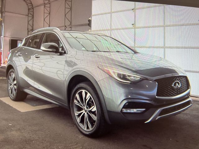 2017 INFINITI QX30 Premium