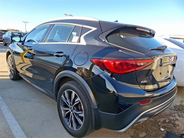 2017 INFINITI QX30 Premium