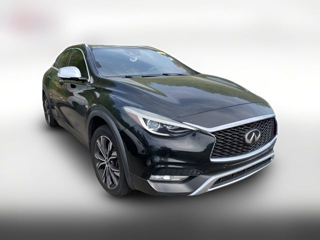 2017 INFINITI QX30 Premium
