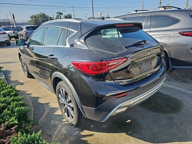 2017 INFINITI QX30 Luxury