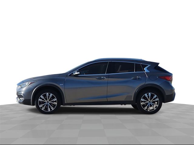 2017 INFINITI QX30 Premium