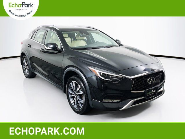 2017 INFINITI QX30 Premium