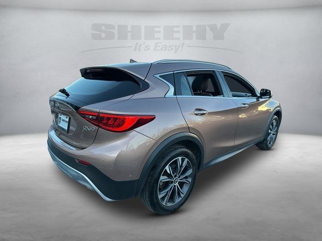 2017 INFINITI QX30 Premium