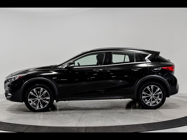 2017 INFINITI QX30 Premium