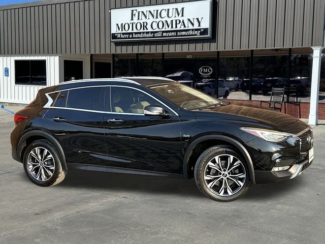 2017 INFINITI QX30 Premium