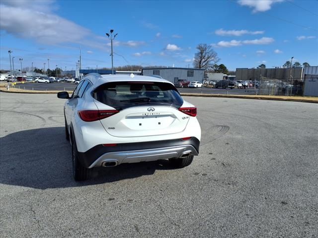 2017 INFINITI QX30 Premium