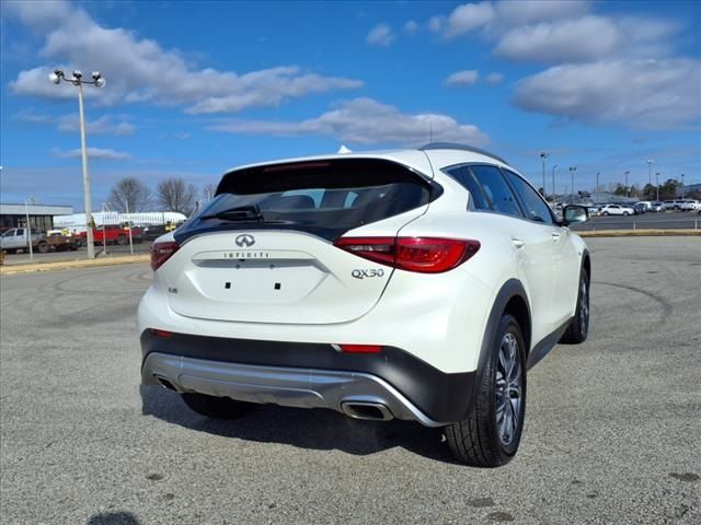 2017 INFINITI QX30 Premium