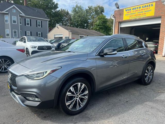 2017 INFINITI QX30 Premium