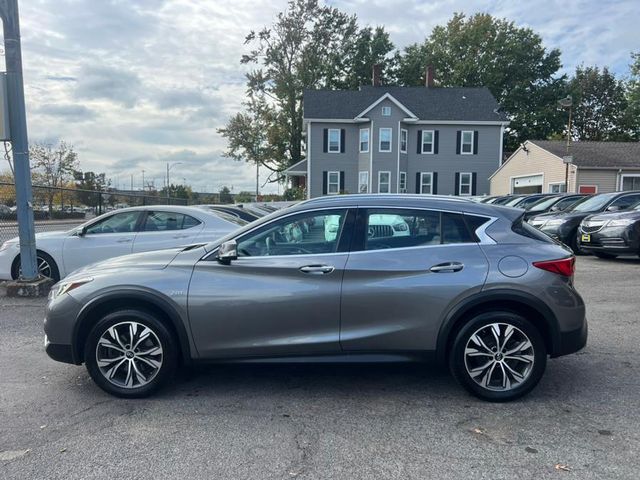 2017 INFINITI QX30 Premium