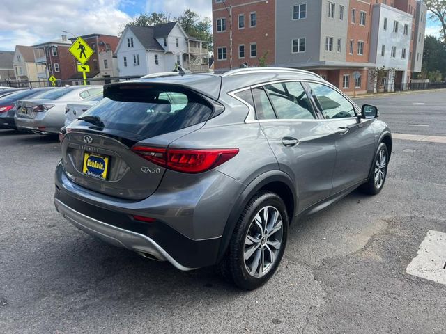 2017 INFINITI QX30 Premium