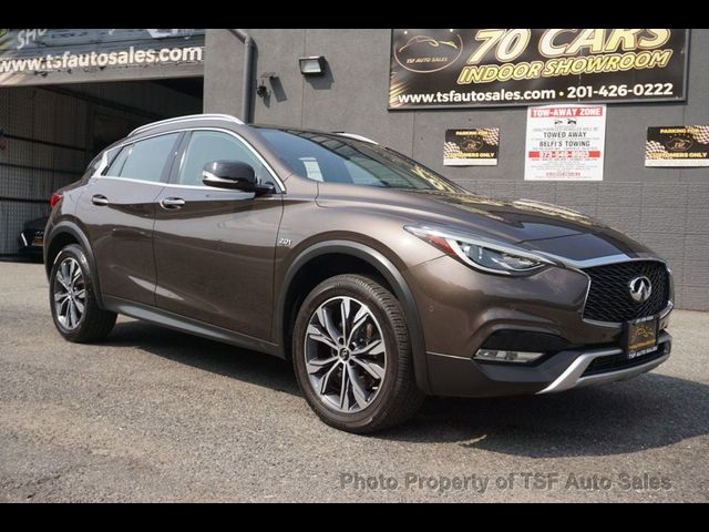2017 INFINITI QX30 Premium