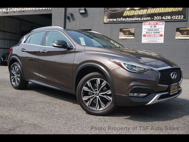 2017 INFINITI QX30 Premium