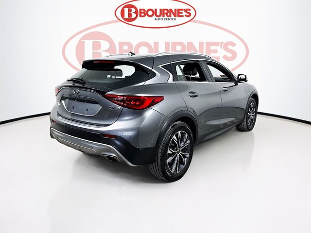 2017 INFINITI QX30 Premium