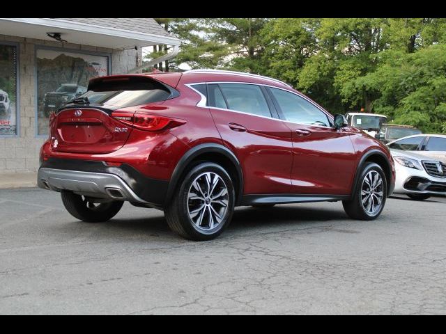 2017 INFINITI QX30 Premium