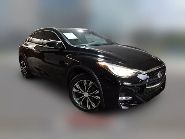 2017 INFINITI QX30 Premium