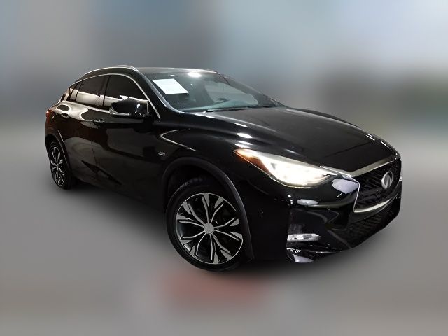 2017 INFINITI QX30 Premium