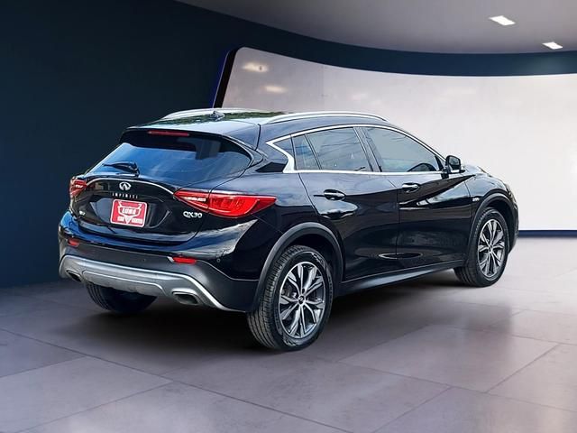 2017 INFINITI QX30 Premium