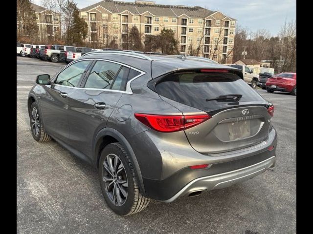 2017 INFINITI QX30 Premium