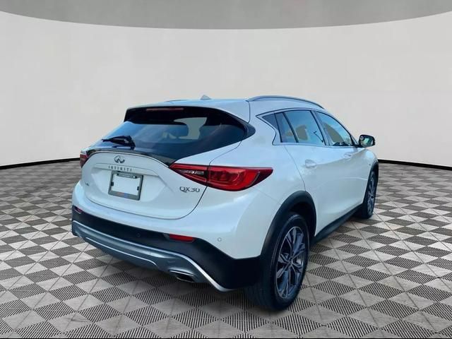 2017 INFINITI QX30 Premium