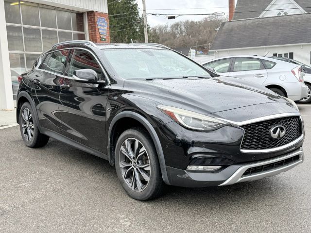 2017 INFINITI QX30 Premium