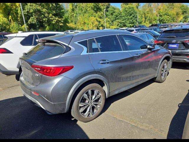 2017 INFINITI QX30 Premium