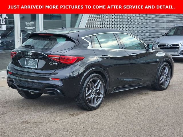 2017 INFINITI QX30 Sport