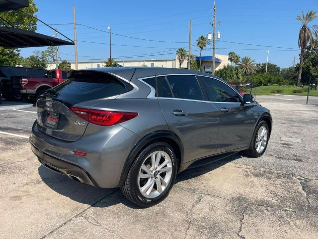 2017 INFINITI QX30 Luxury