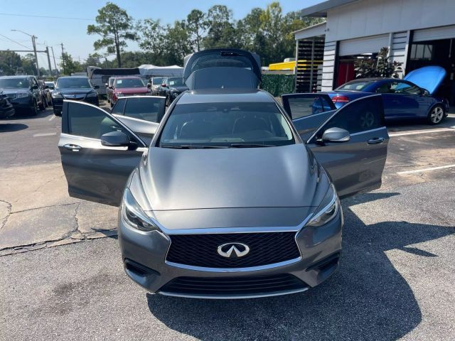 2017 INFINITI QX30 Luxury