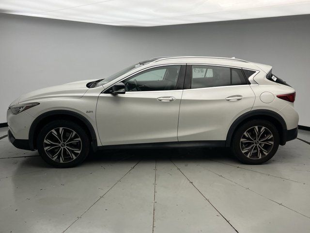 2017 INFINITI QX30 Premium