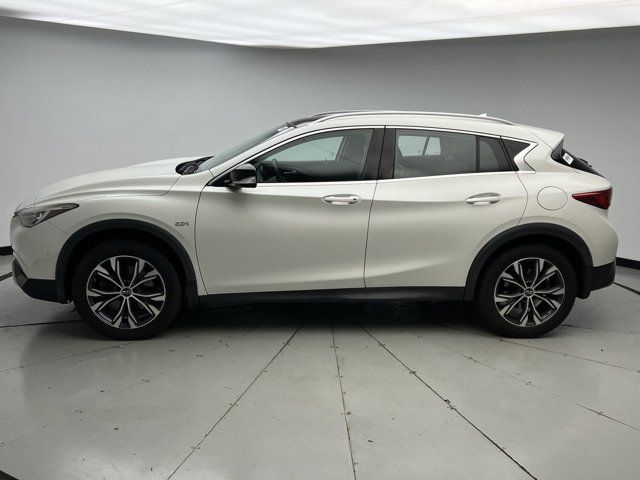 2017 INFINITI QX30 Premium