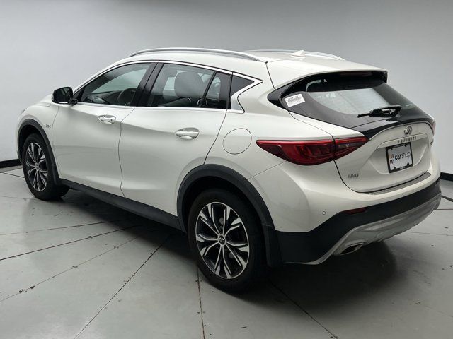 2017 INFINITI QX30 Premium