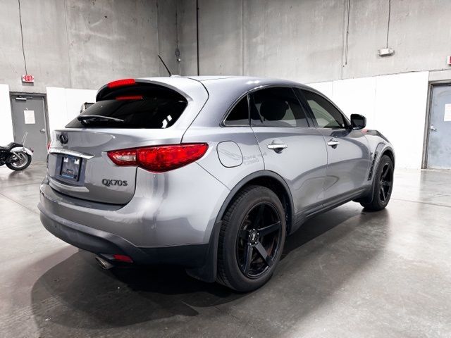 2017 INFINITI QX70 Base