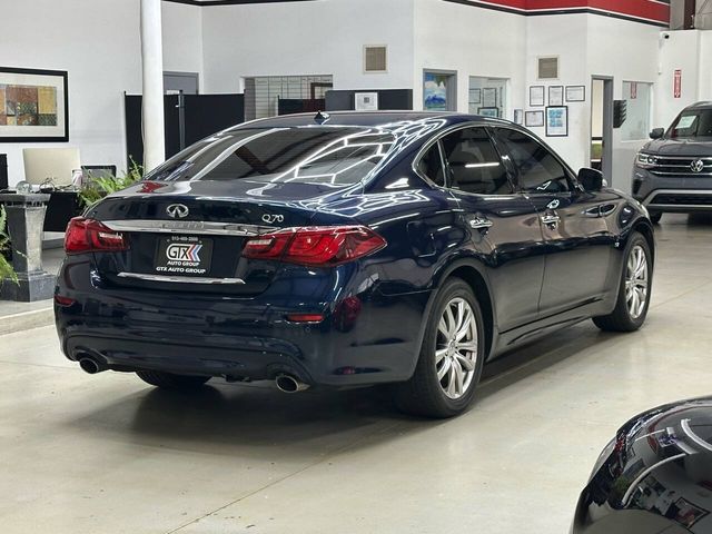 2017 INFINITI Q70 3.7