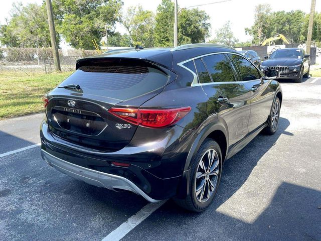 2017 INFINITI QX30 Premium