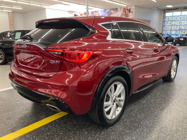 2017 INFINITI QX30 Luxury