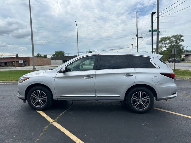 2017 INFINITI QX30 Premium