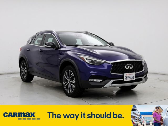 2017 INFINITI QX30 Premium