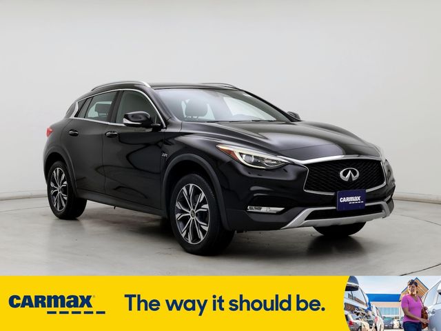 2017 INFINITI QX30 Premium